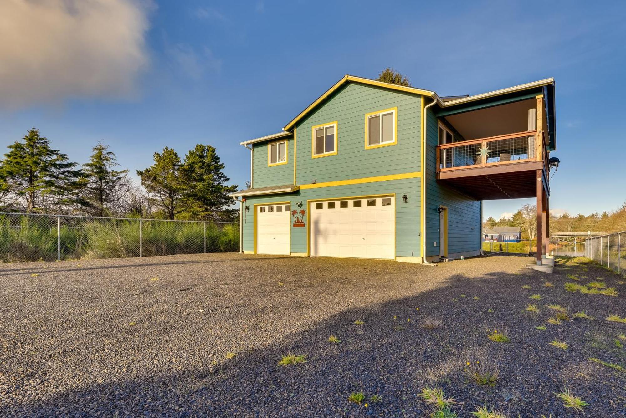 Canal-Front Home In Ocean Shores With Dock And Views! Exterior photo