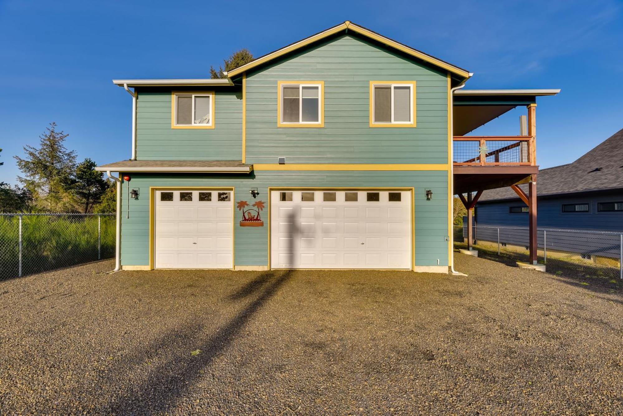 Canal-Front Home In Ocean Shores With Dock And Views! Exterior photo