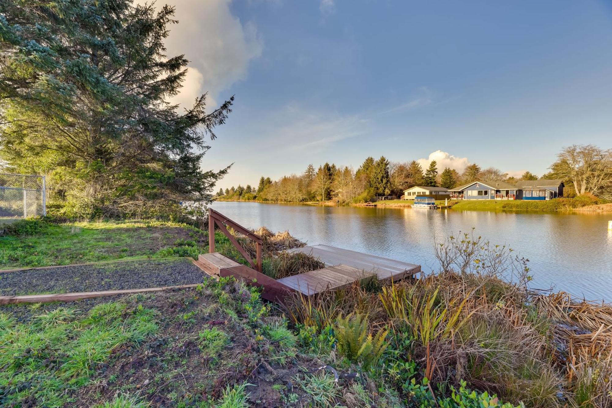 Canal-Front Home In Ocean Shores With Dock And Views! Exterior photo