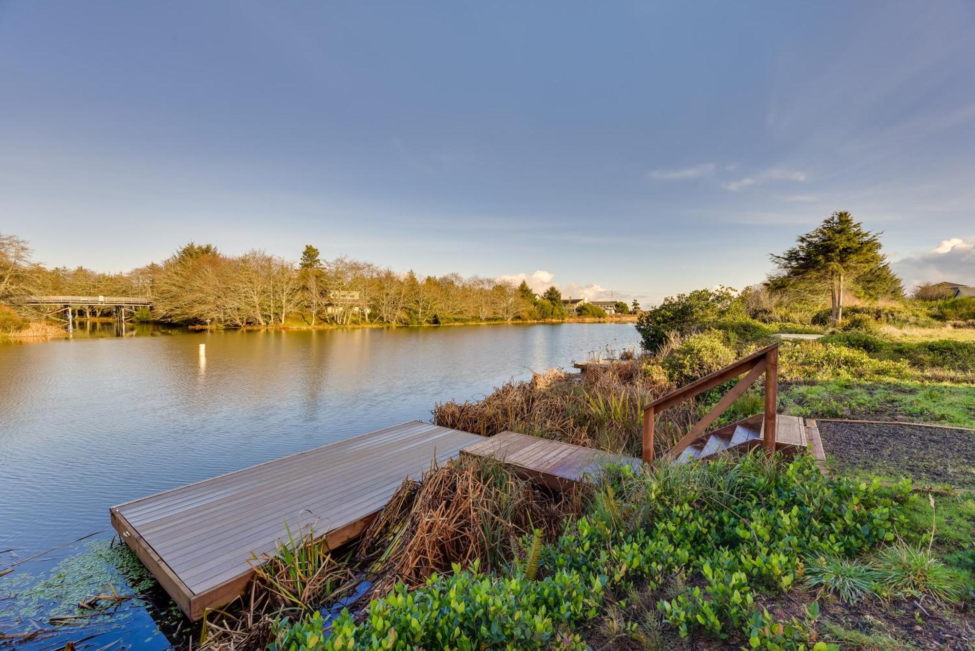 Canal-Front Home In Ocean Shores With Dock And Views! Exterior photo